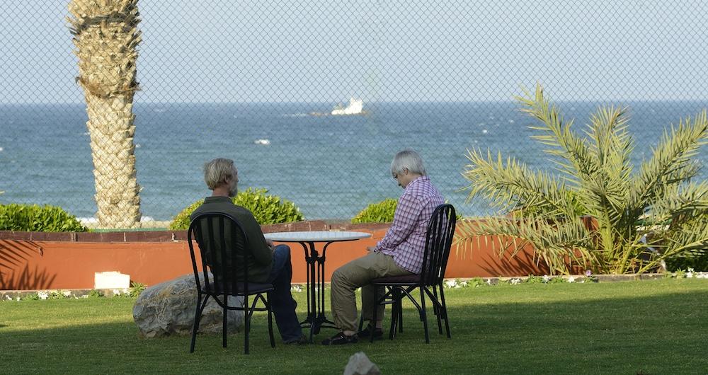 Resort Sur Beach Holiday Kültér fotó